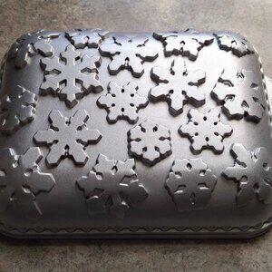 Nordic Ware Snowflake Cake pan